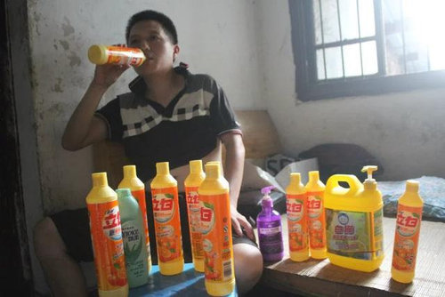 渝一男子患怪病喝洗洁精 每日半瓶已四年