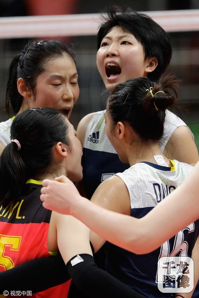 北京时间8月19日，在里约奥运会女排半决赛中，中国队战胜荷兰队晋级决赛。四局比分，27:25,23:25,29:27,25:23，决赛对手将是淘汰美国队的塞尔维亚。 千龙网发