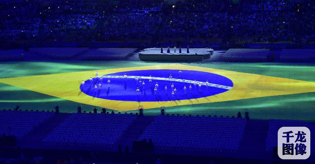 8月21日，第31届夏季奥林匹克运动会闭幕式在巴西里约热内卢马拉卡纳体育场举行。-这是闭幕式上的文艺表演。-新华社记者岳月伟摄-(6)
