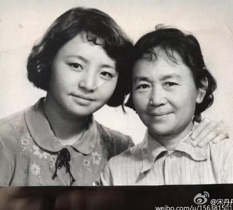 宋丹丹母亲凌晨过世 拉着你的手我们却阴阳两隔（组图）