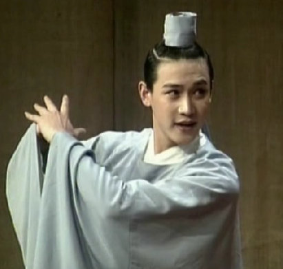 97年大学时期的陆毅出演《庄周戏妻》