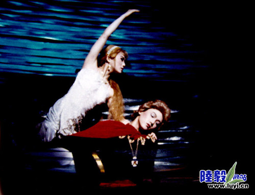 陆毅在上海儿艺时期的儿童剧《海的女儿》（图片来源：陆毅贴吧）