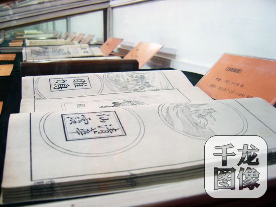 8月24日，第十四届北京图书节于顺义新国展开幕。中国书店展区推出古籍版画插图艺术展。千龙网记者-张嘉玉摄