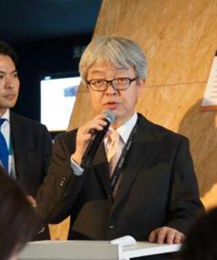 来自日本总部的索尼公司专业摄像机产品业务高级副总监上田康夫发言