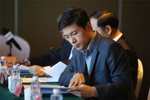 无论脑洞怎么大，我也想不出李彦宏参加这档节目是个什么画风。