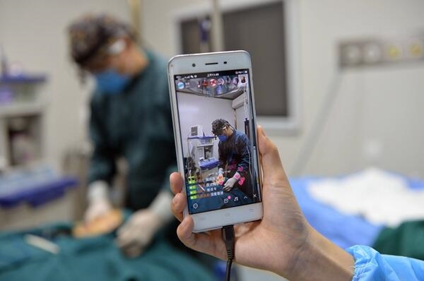 21岁女主播直播整容全程 网友：网红脸没看头