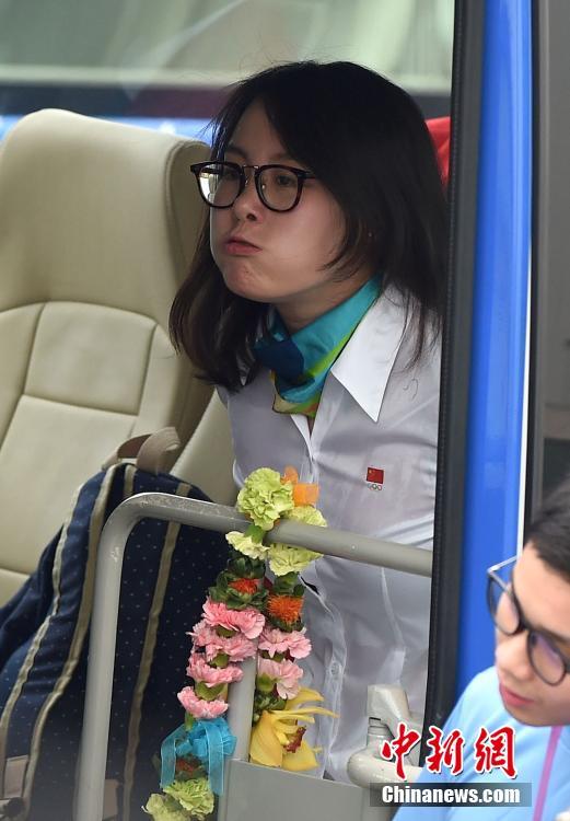 内地奥运精英代表团抵港 傅园慧贡献新款表情包