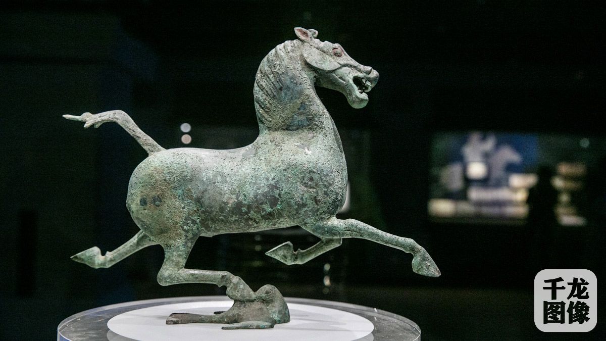 北京网络媒体团博物馆内感受古韵丝绸(4)-千龙