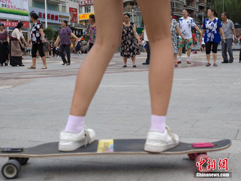 新长征路上的广场舞