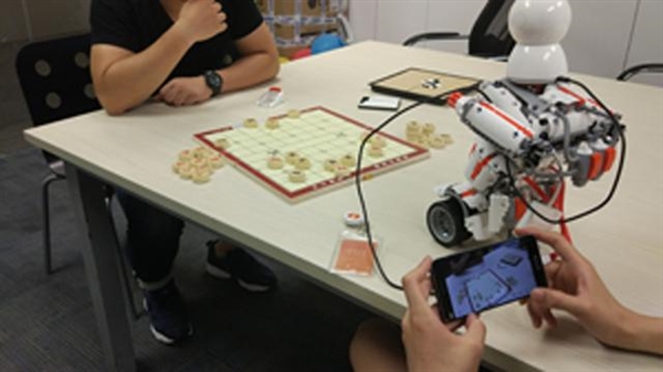 小米神秘玩物曝光：会下棋的AI机器人？