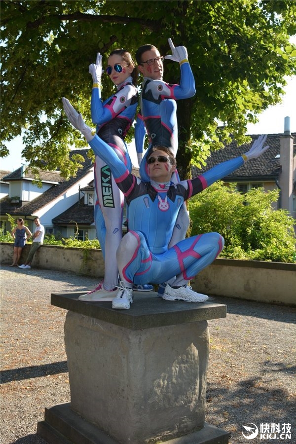 世界第一宅男COS《守望先锋》D.Va：画面太美辣眼睛