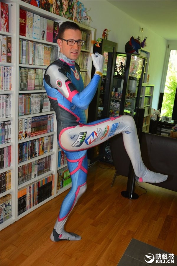 世界第一宅男COS《守望先锋》D.Va：画面太美辣眼睛