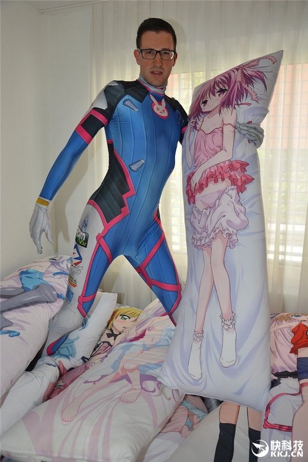世界第一宅男COS《守望先锋》D.Va：画面太美辣眼睛