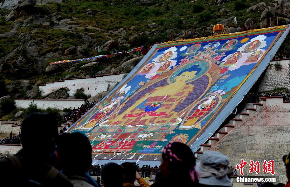 哲蚌寺展佛 拉萨雪顿节拉开序幕
