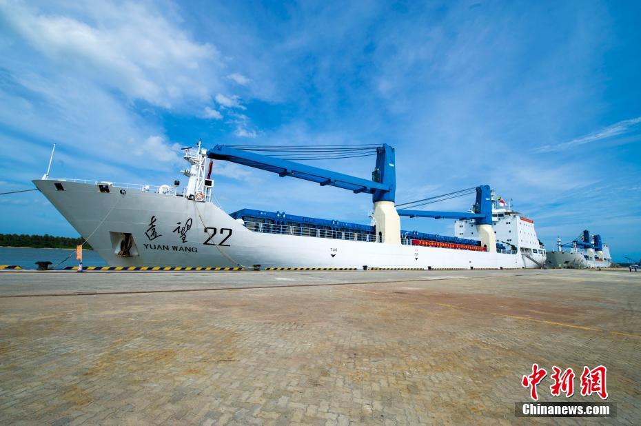 中国长征五号运载火箭运抵海南文昌