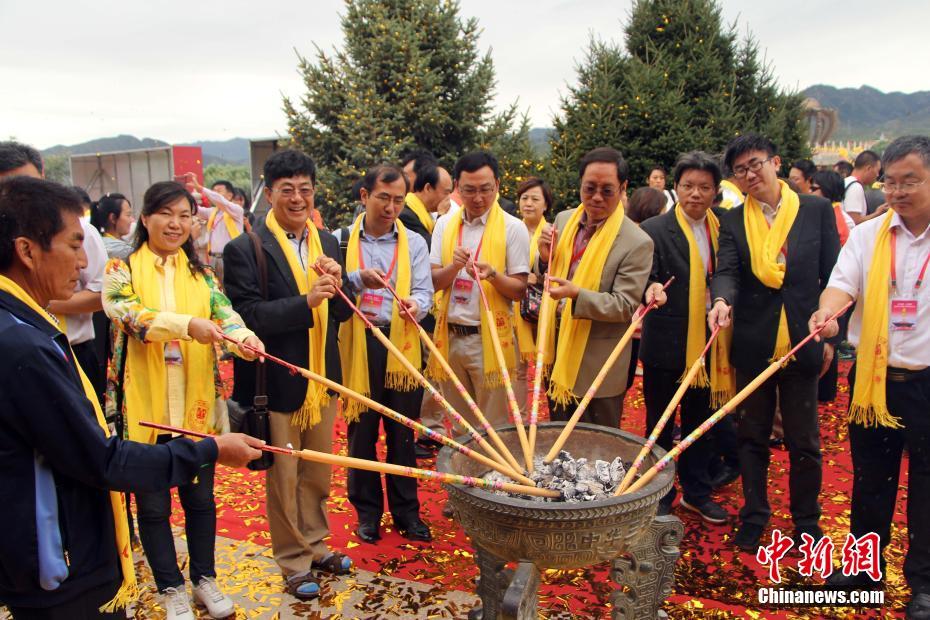 河北涿鹿千余华人共祭中华三祖