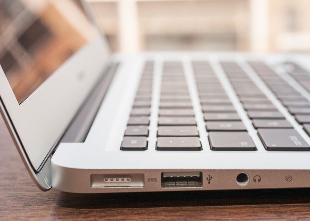 苹果当年曾在MacBook Air上取消网线接口