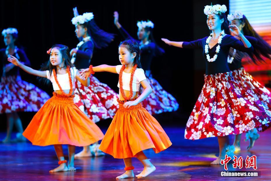 师生同台演出迎教师节