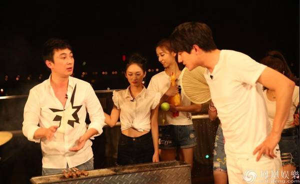 林更新探班《Hello!女神》 王思聪调侃太不综艺