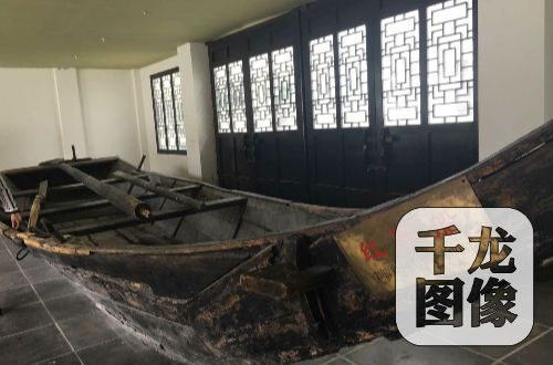 1935年红军强渡大渡河时所用的渡江船，当时有三艘船，77个船工耗时七天七夜渡8000余红军顺利通过大渡河。