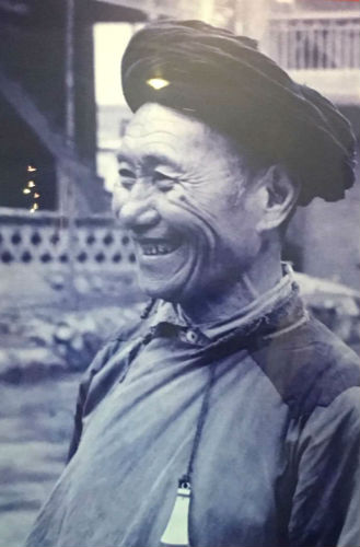 当年给红军带路的彝族毕摩沙马马海。1992年逝世。