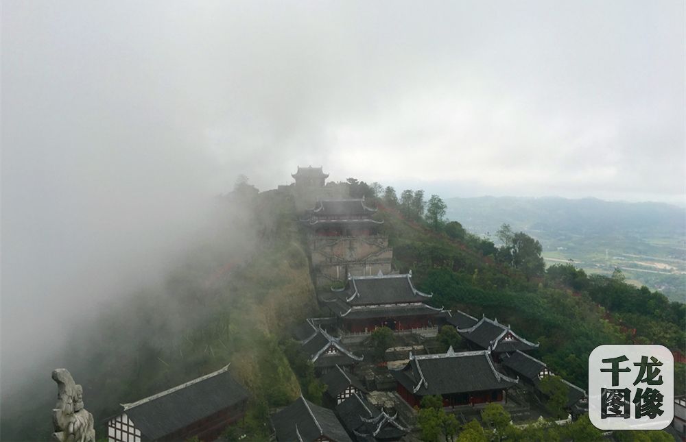 8、云雾中的菩提寺