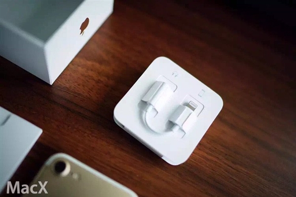 漂亮吗？国行iPhone 7 Plus四色包装齐亮相：大变