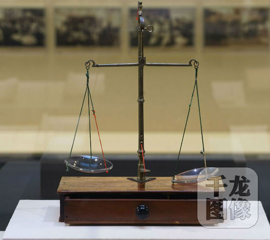 53。解放后期物理课堂的教具