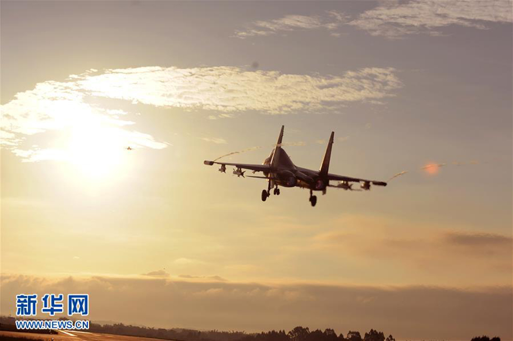 中国空军轰-6K、苏-30等多型战机赴西太远海训