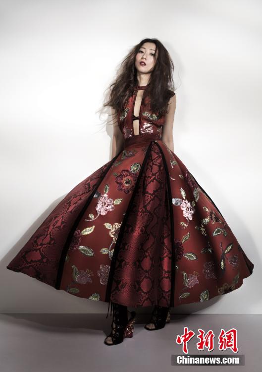 郑秀文时隔6年再推国语新歌 百变look勇敢追爱