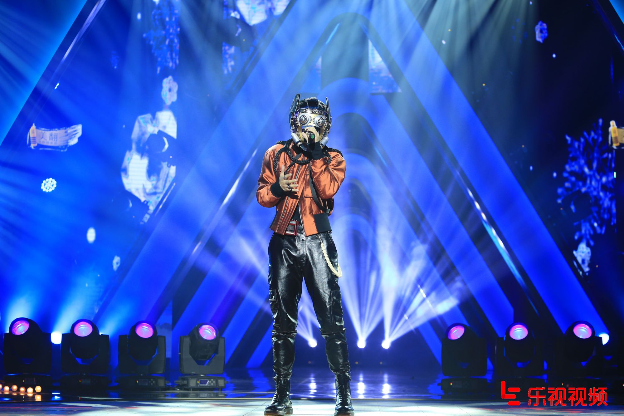 《我要上蒙面》战火延续 银河星爵蝉联歌王宝