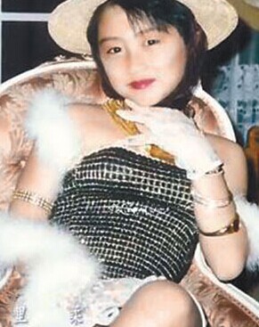谢霆锋儿时扮女生照