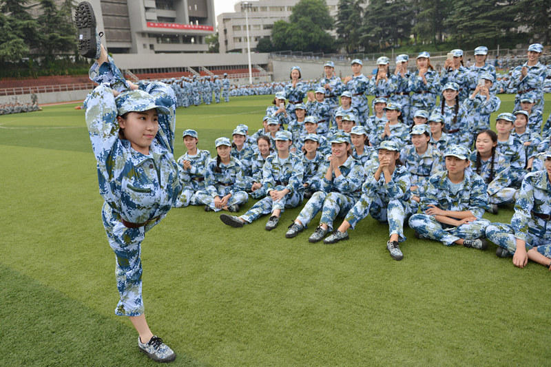 南艺新生颜值爆表 高颜值气质女生成亮丽风景线