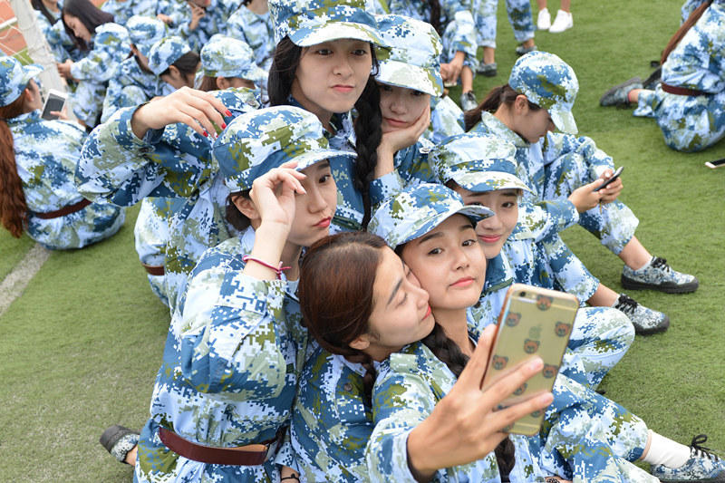 南艺新生颜值爆表 高颜值气质女生成亮丽风景线