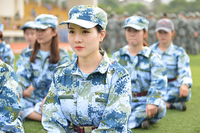 南艺新生颜值爆表 高颜值气质女生成亮丽风景线