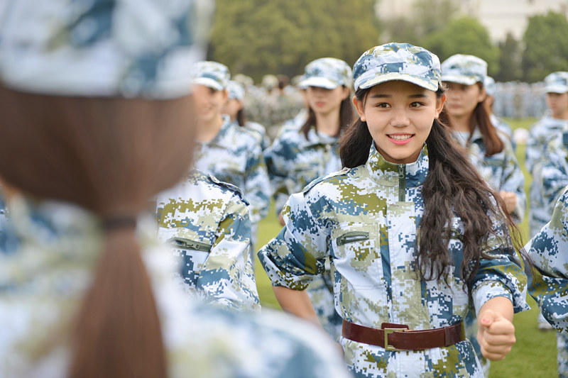 南艺新生颜值爆表 高颜值气质女生成亮丽风景线
