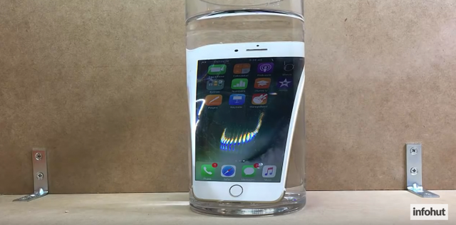 iPhone7防水实测！展示历代最强防护能力！ 