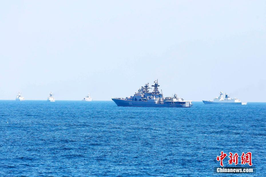 中俄“海上联合-2016”军演 舰艇展开实际使用武器演练