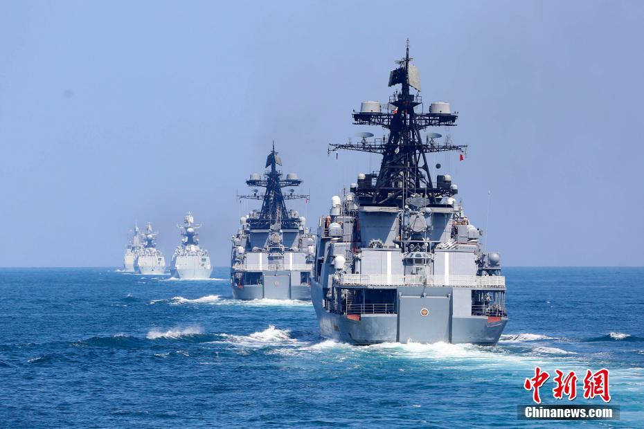 中俄“海上联合-2016”军演 舰艇展开实际使用武器演练