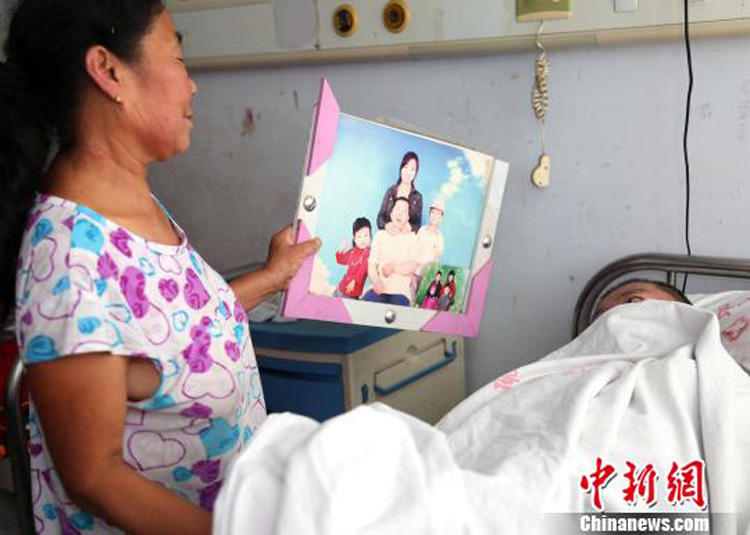 岳母悉心照料十年成功唤醒植物人女婿