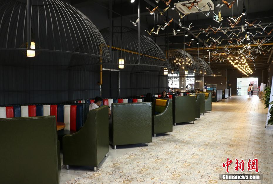 浙江杭州现超高颜值大学食堂