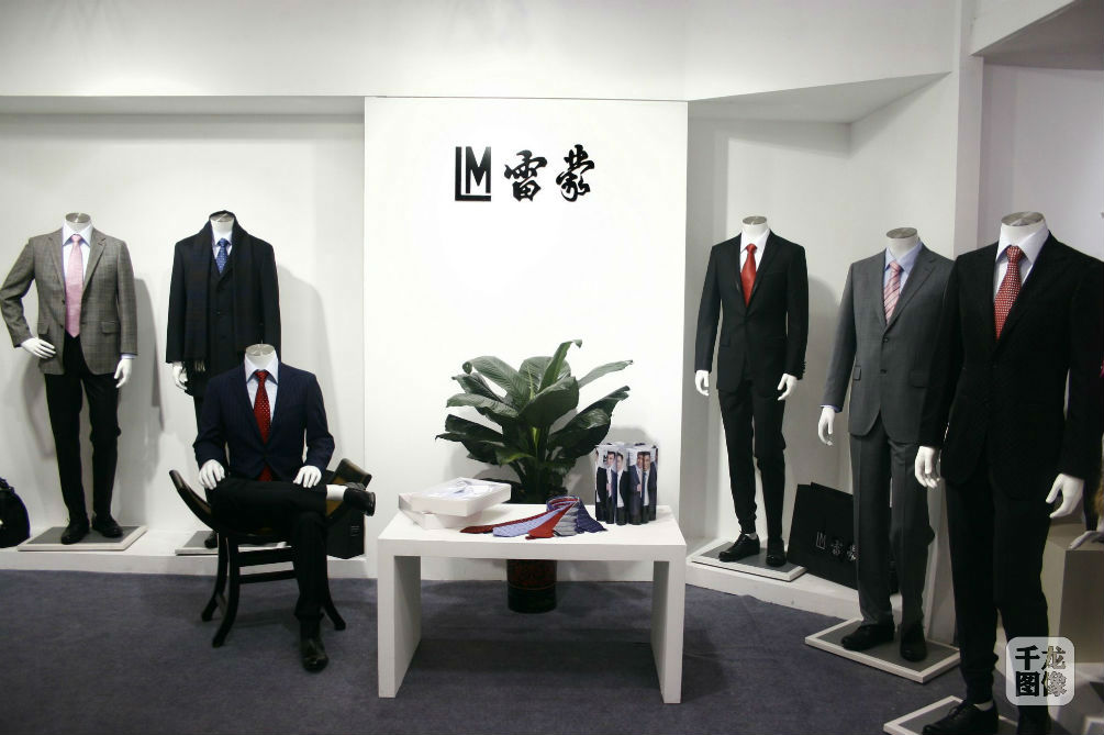 雷蒙西服（伊里兰羽绒婚纱）