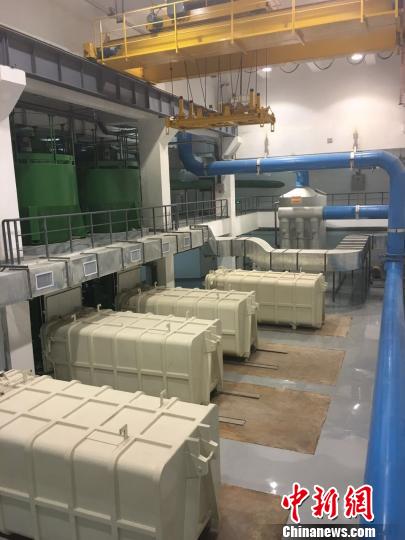 图为“北环环隧”综合管廊层的区域真空垃圾回收舱。该回收舱能以每小时70至80公里的速度吸入垃圾并输送至管网，使得垃圾回收处理全自动化。　刘文曦 摄