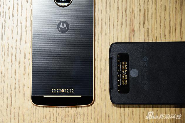 Moto Z 金属接触点