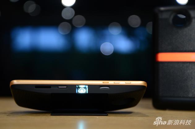 Moto Z投影模块和JBL音响模块