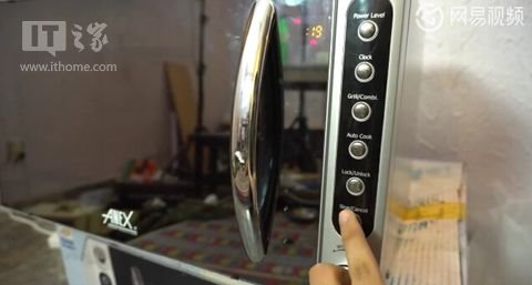 老外亲测微波炉加热三星Note7：电池没有起火