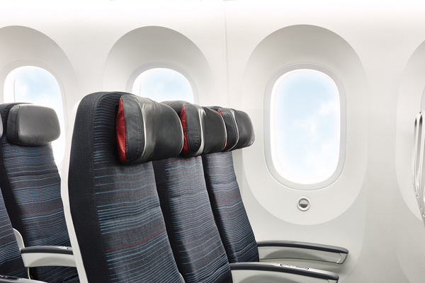 关于加拿大航空 加拿大航空(Air Canada,简称“加航”)是加拿大载旗航空公司,直飞航班服务覆盖64个加拿大城市,54个美国城市,以及欧洲、中东、亚洲、澳大利亚、加勒比海地区、墨西哥和南美洲的87个城市。目前,加航在中国提供每日4班直飞航班往返中国与加拿大,包括北京-温哥华、北京-多伦多、上海-温哥华,及上海-多伦多。加航是全球最大的航空运输联盟 - 星空联盟的创始成员之一。星空联盟成员航空公司的航线网络覆盖192个国家的1,330个机场。加航获得国际权威服务评级机构Sky
