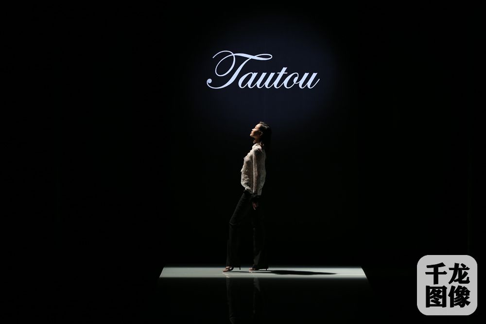 意大利TAUTOU品牌亮相2016北京时装周。
