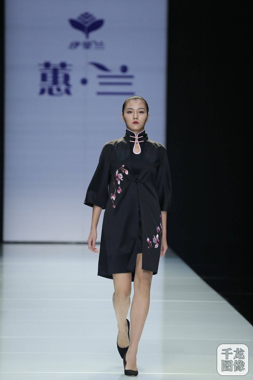2016北京时装周上，京工集团旗下“伊里兰”品牌以“蕙 兰”为主题向业界及市场发布“四季”女装产品。