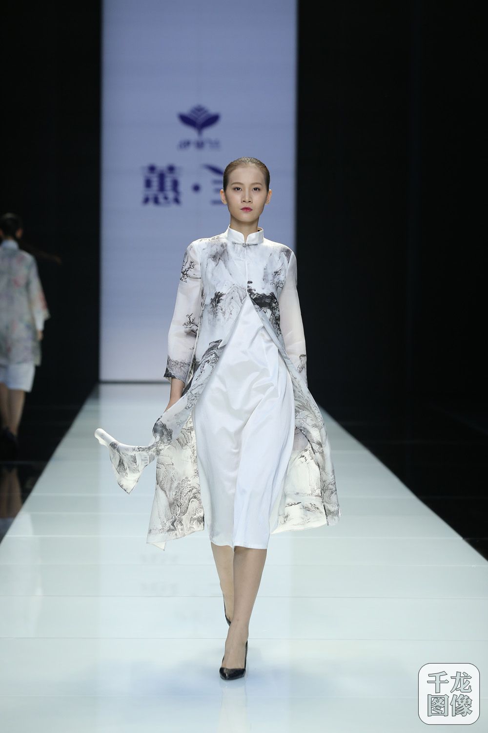 2016北京时装周上，京工集团旗下“伊里兰”品牌以“蕙 兰”为主题向业界及市场发布“四季”女装产品。